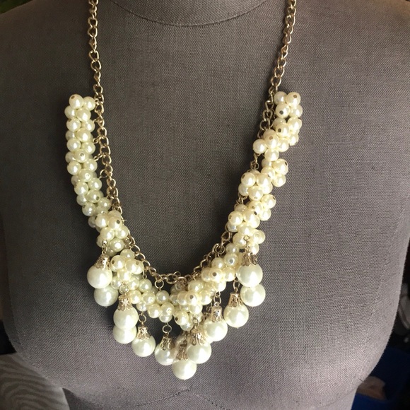 Francesca's Pearl Statement Necklace - Picture 2 of 7